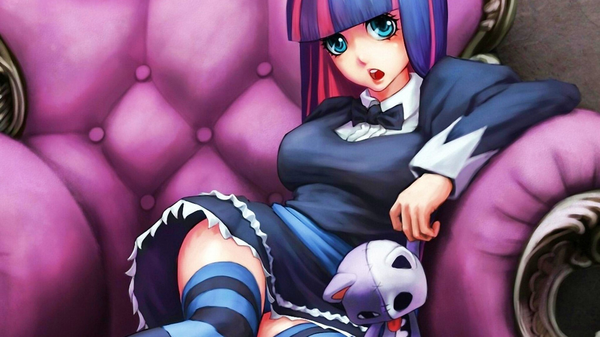 Девочка с куклой котенка обои