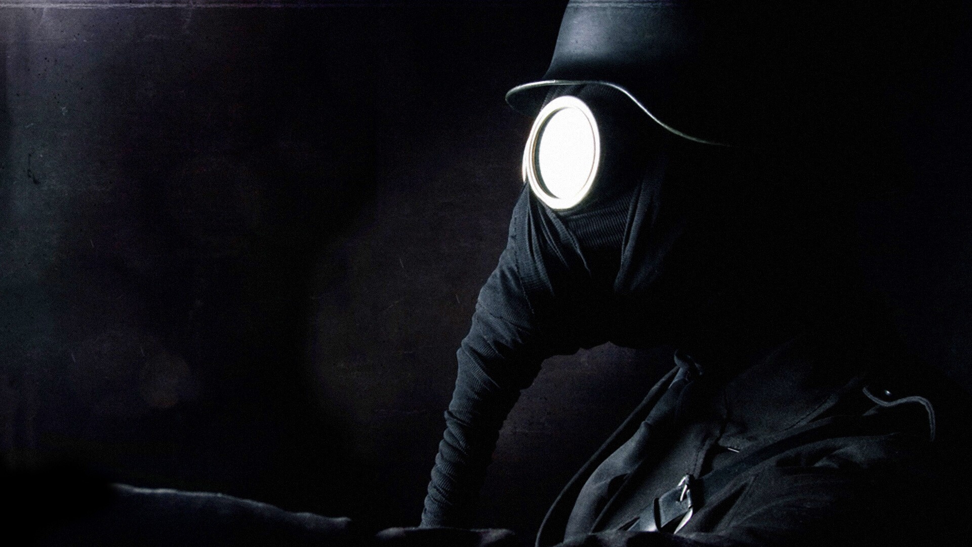 В противогазе обои