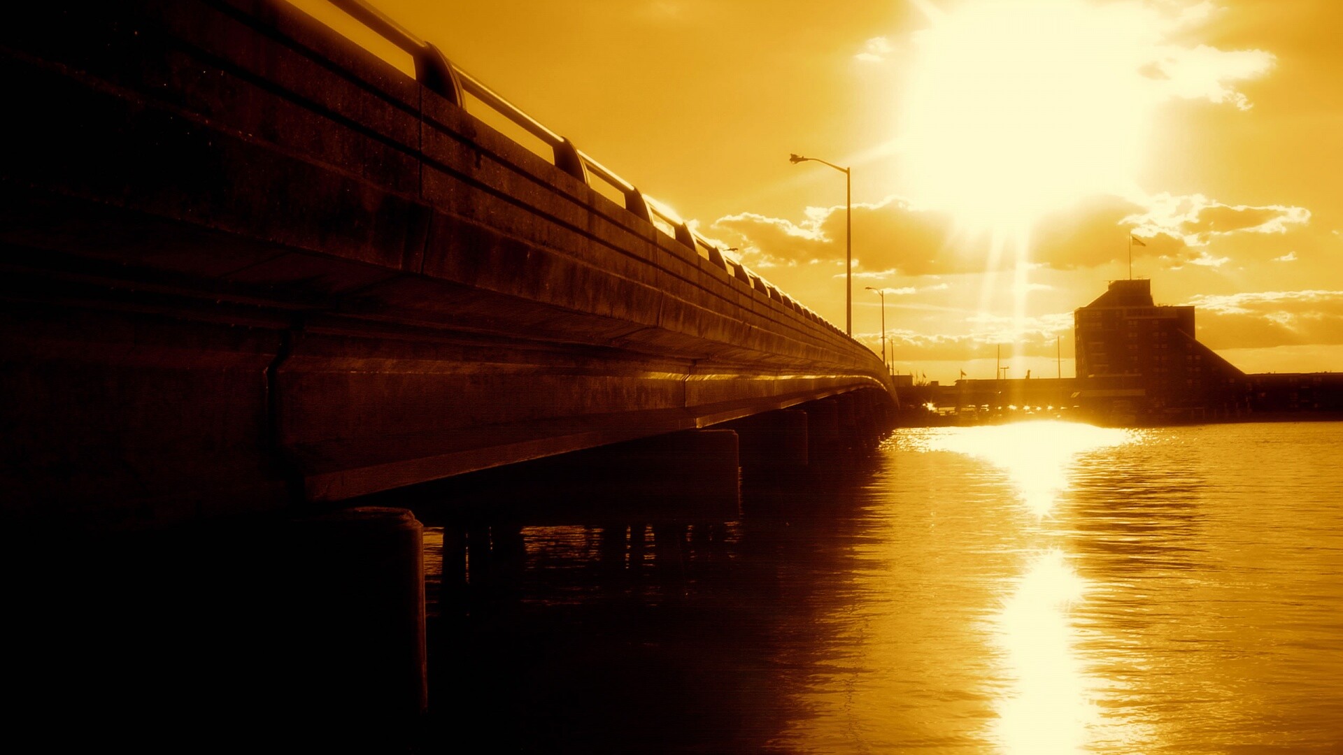 Залитый солнцем мост обои