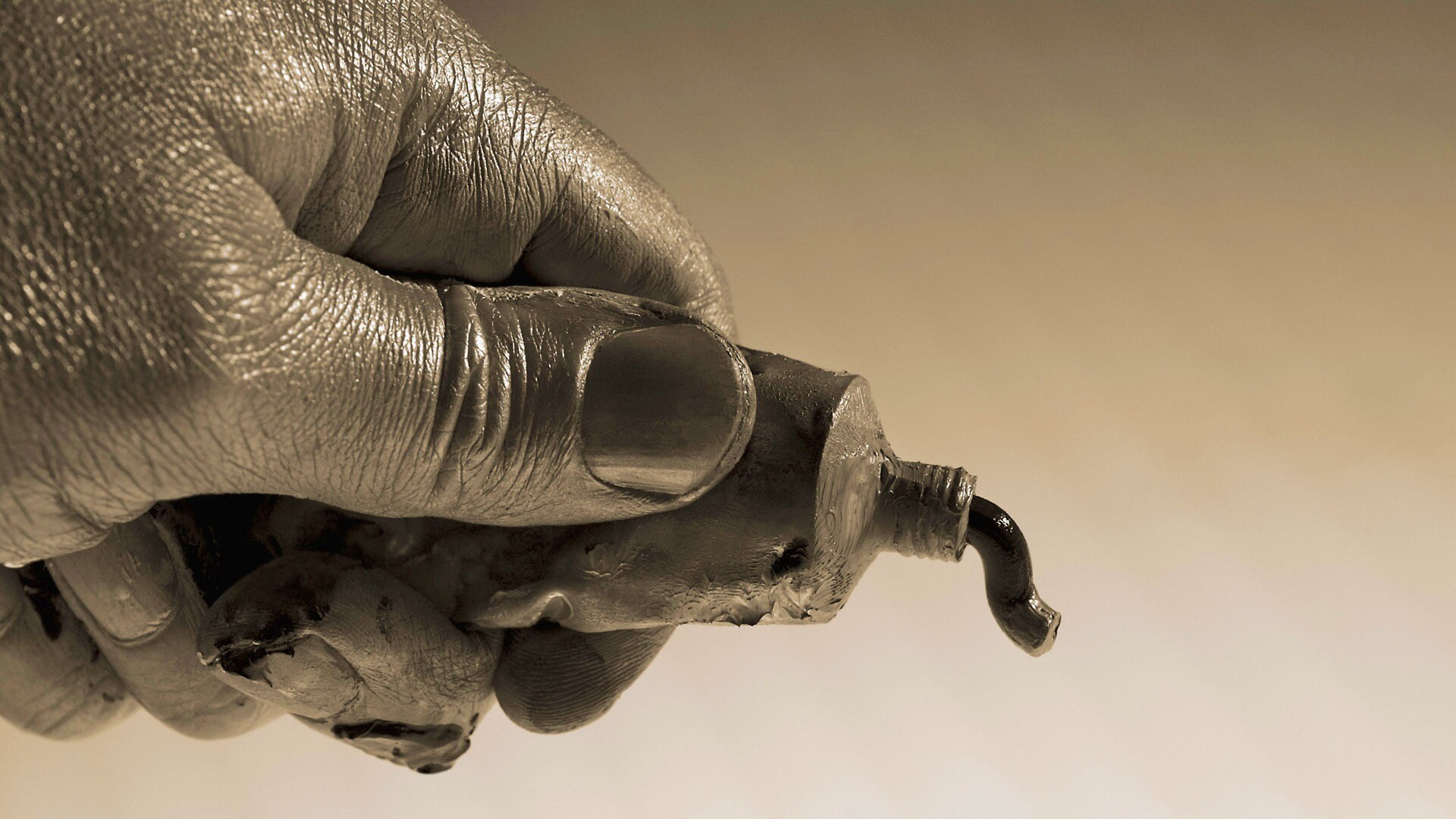 Чёрная краска обои