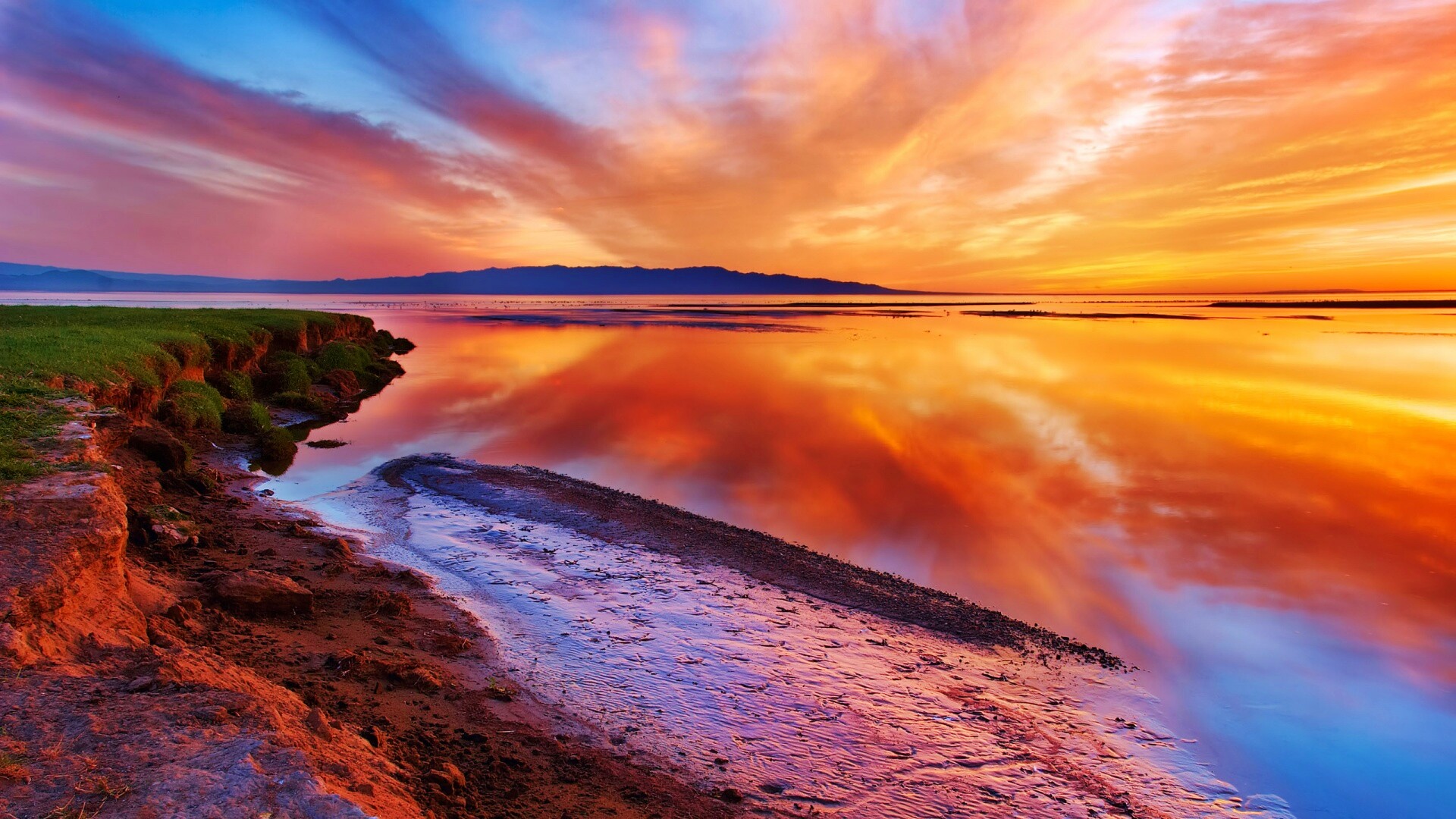 Озеро на закате обои