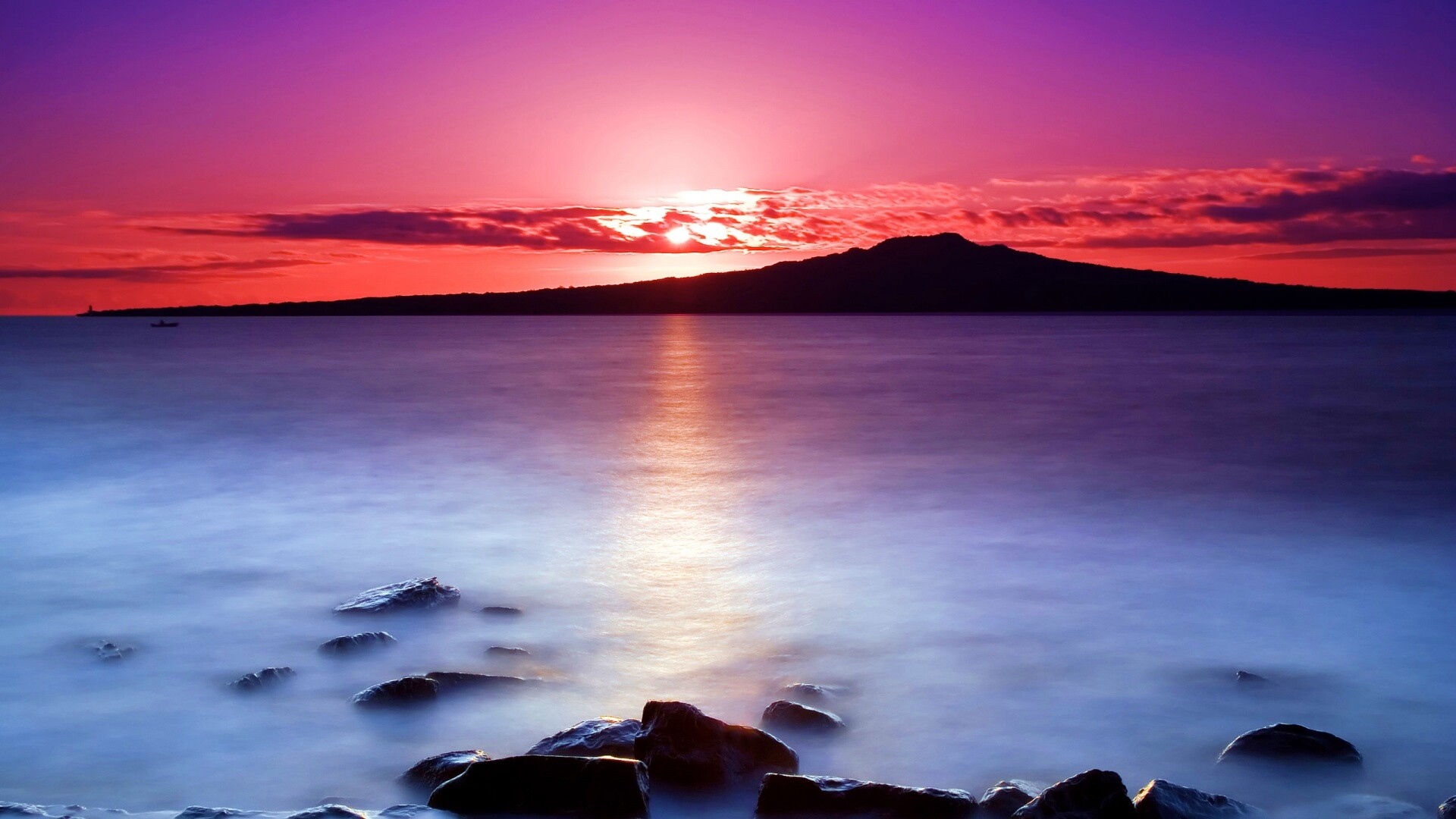 Восход над озером обои