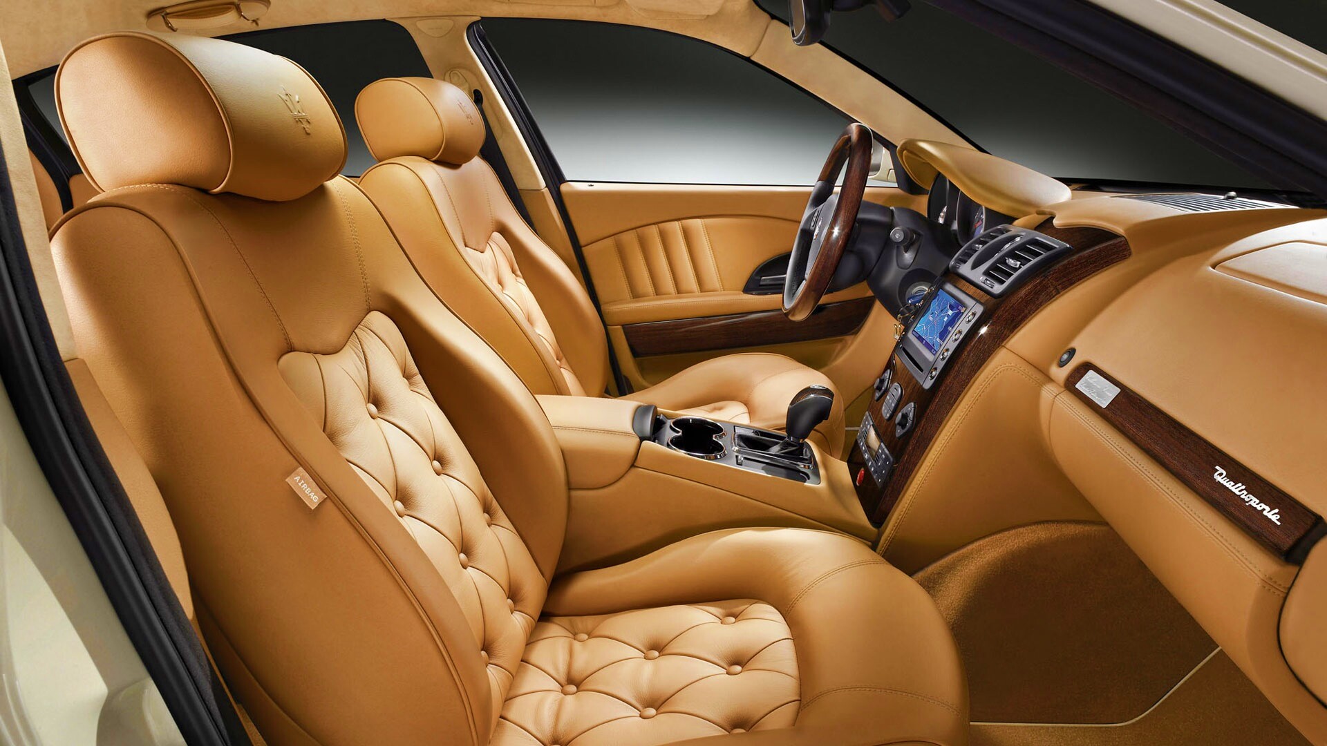 Салон Maserati обои