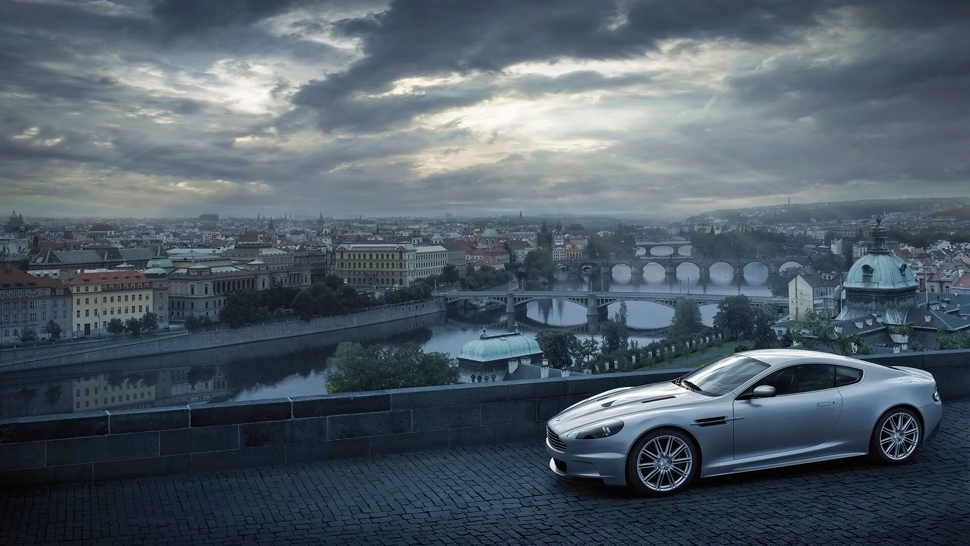 Aston Martin в городе обои