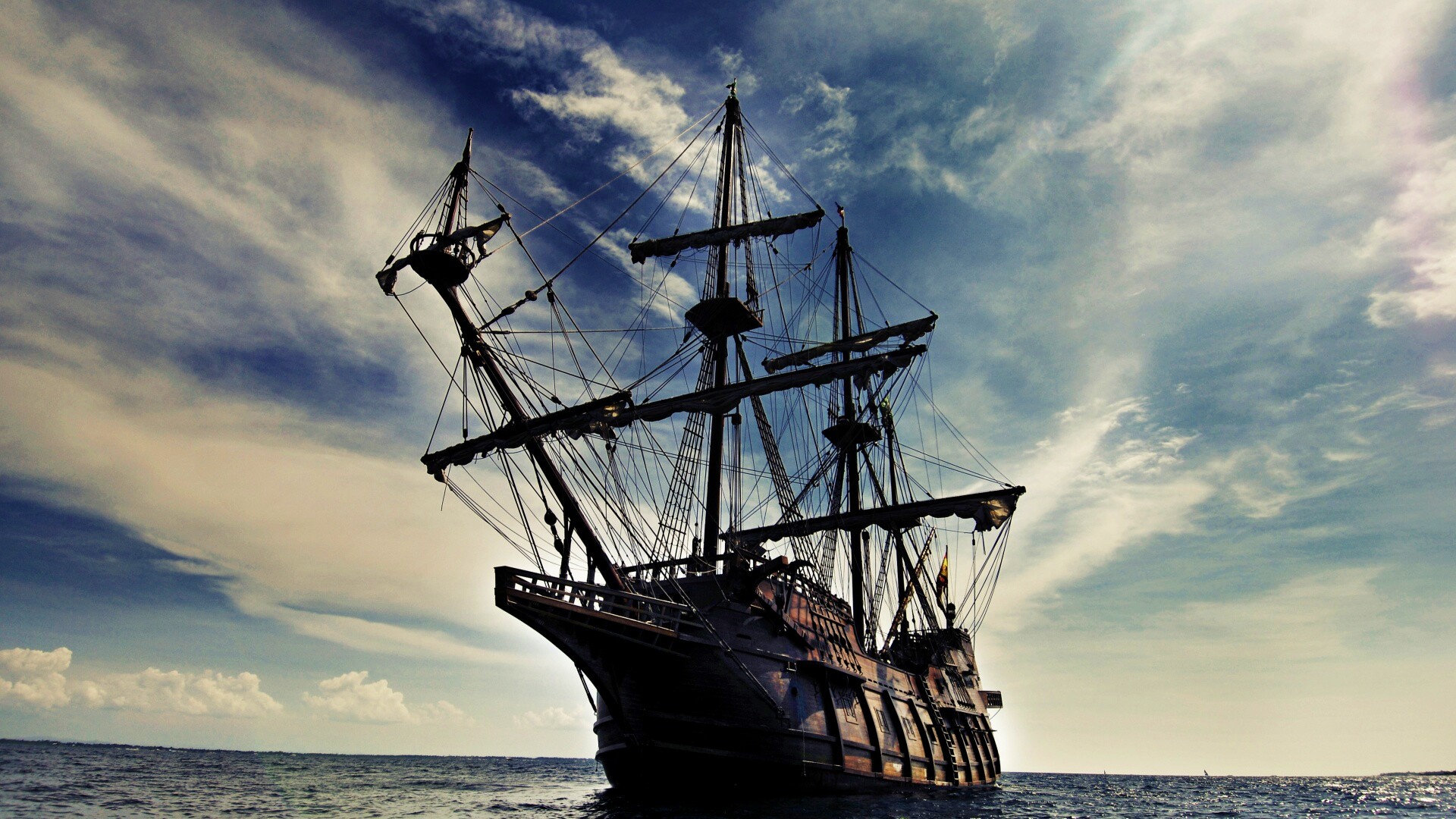 Галеон в море обои