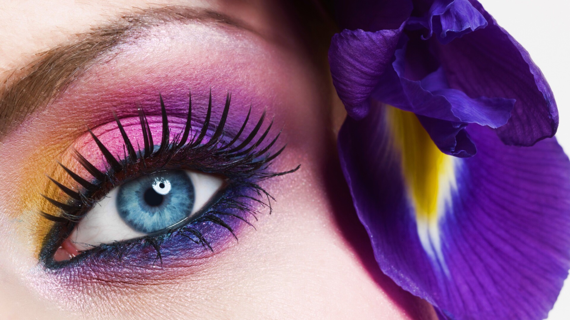 Макияж и цветок обои