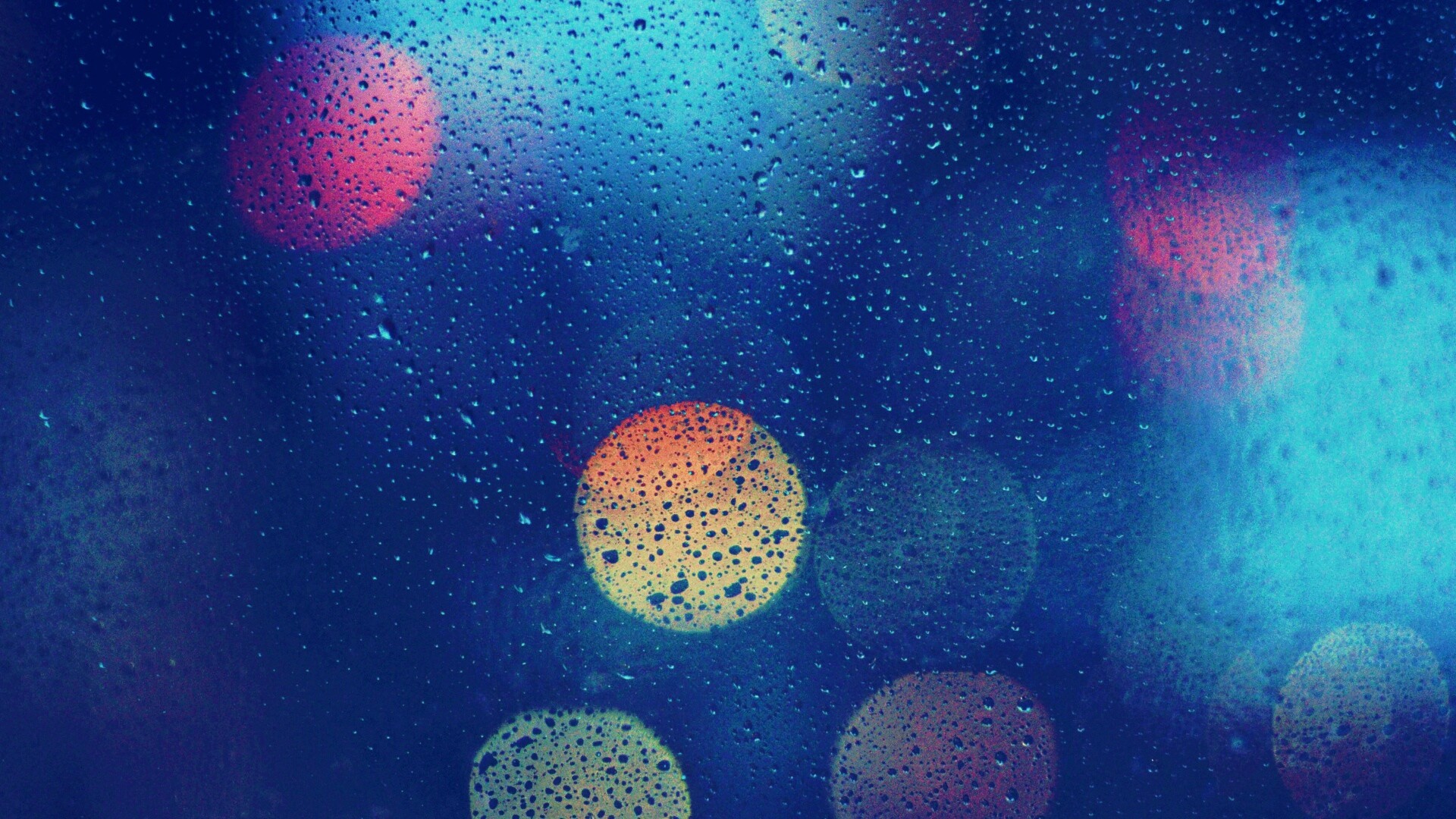 Блики за мокрым стеклом обои