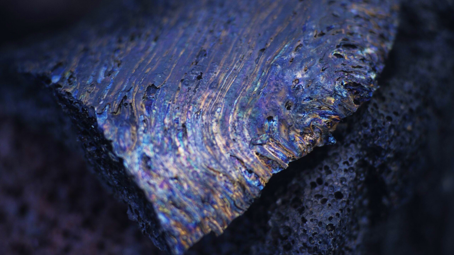 Металл с радужным отливом обои