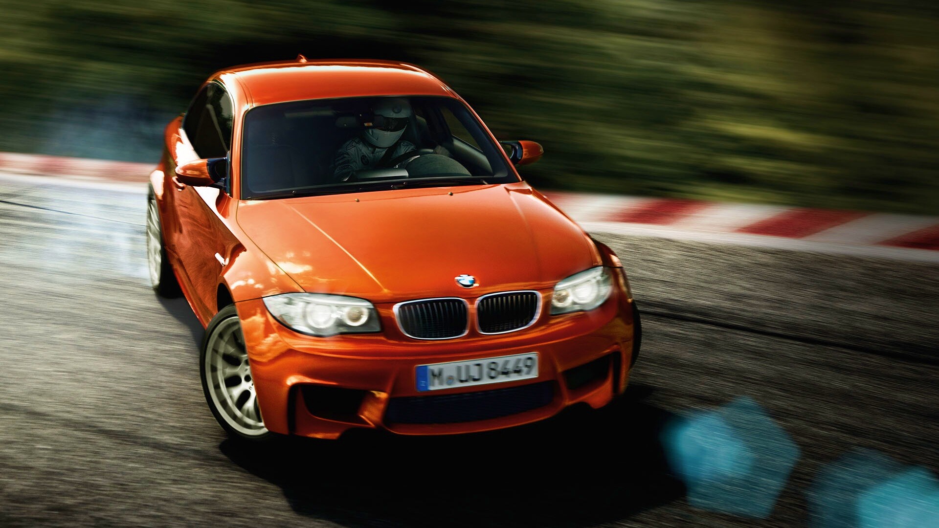 BMW M1 в заносе на треке обои