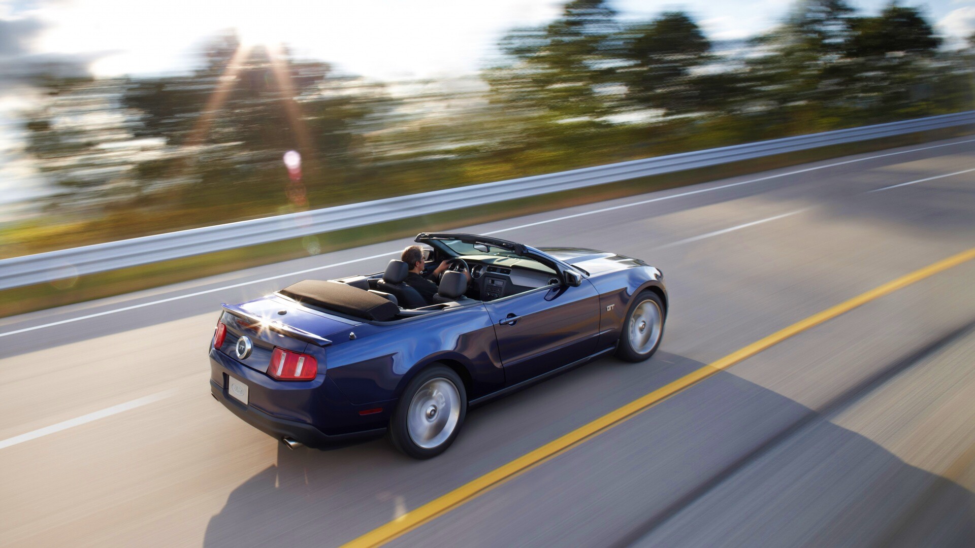 Машина на трассе обои