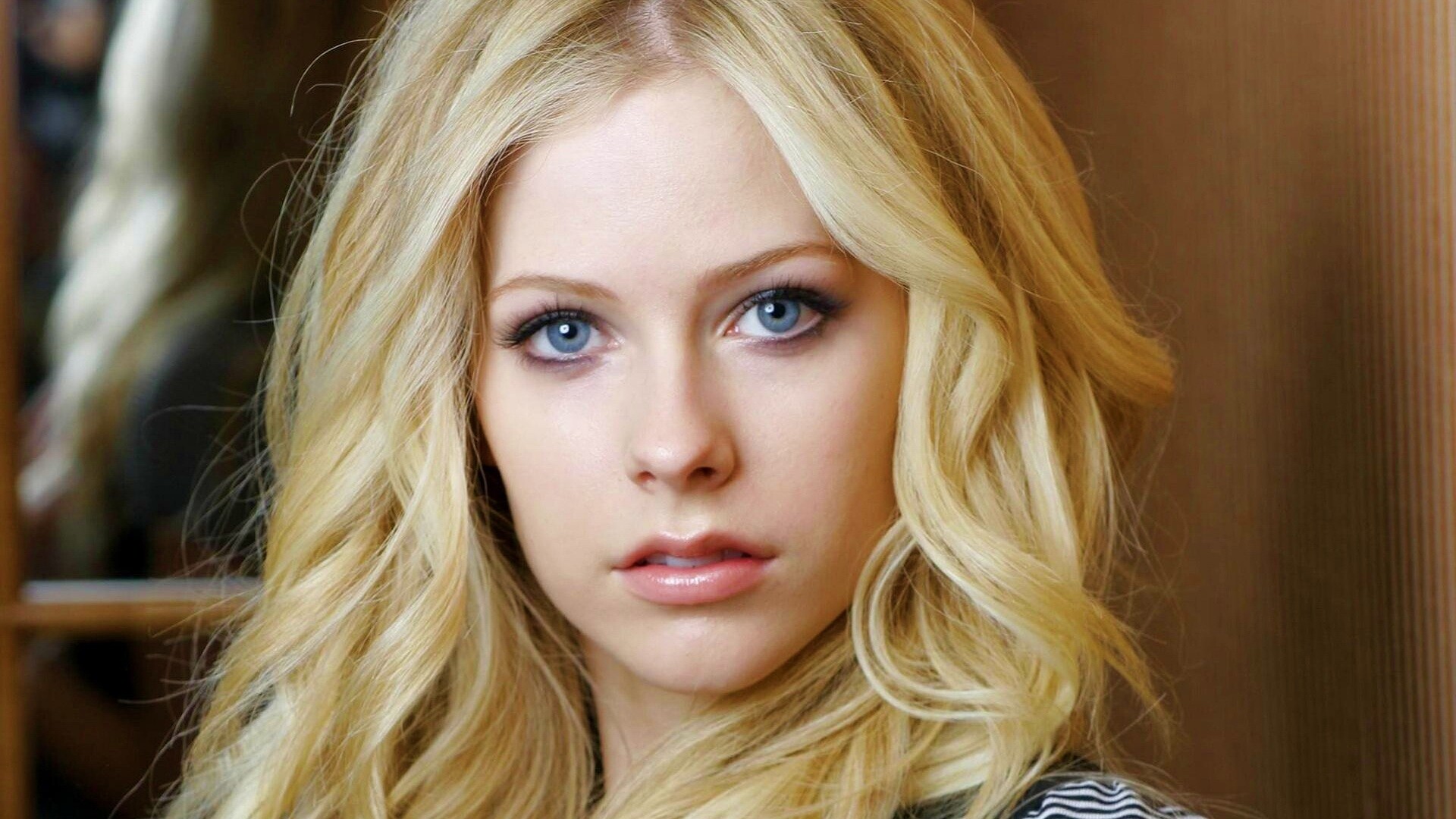 Блондинка Аврил Лавин обои