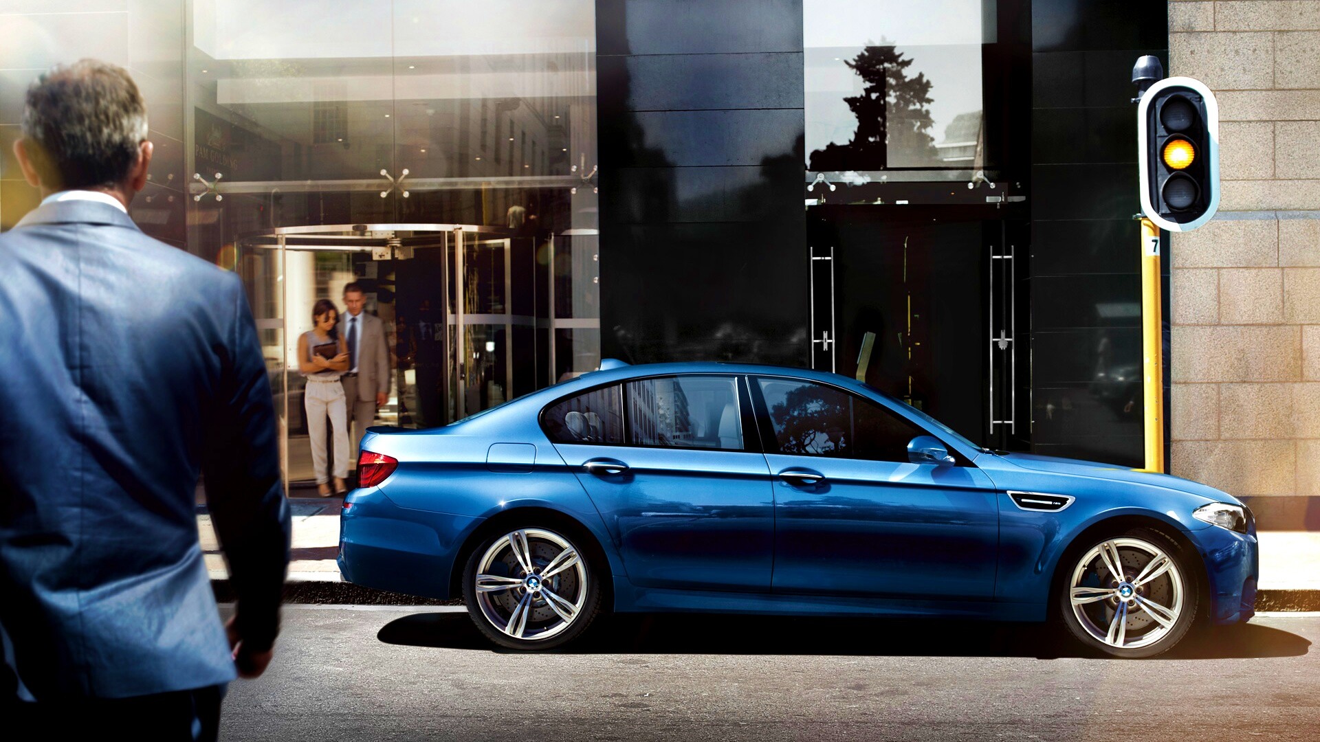 BMW F10 на светофоре обои