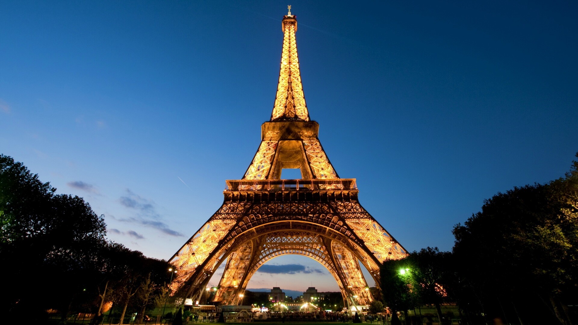 Светящаяся эйфелева башня обои