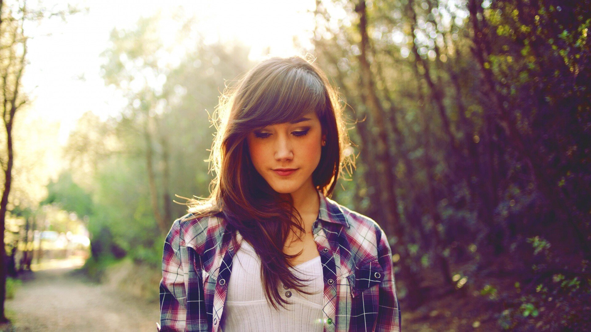 Девушка в парке обои