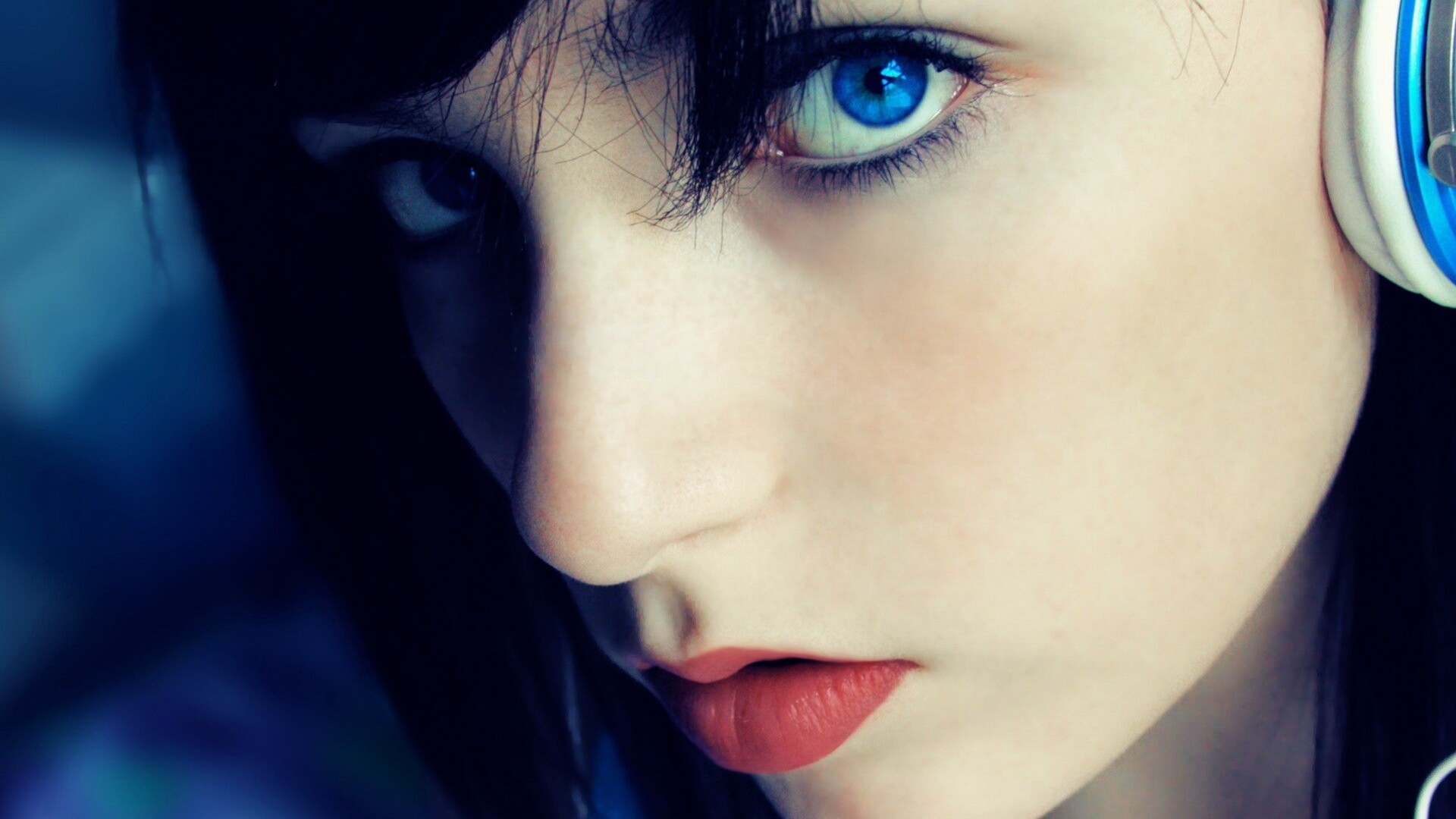 Наушники и девушка обои