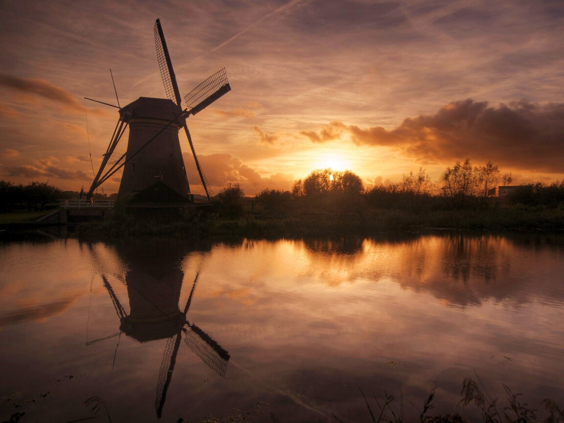 Мельница на озере обои