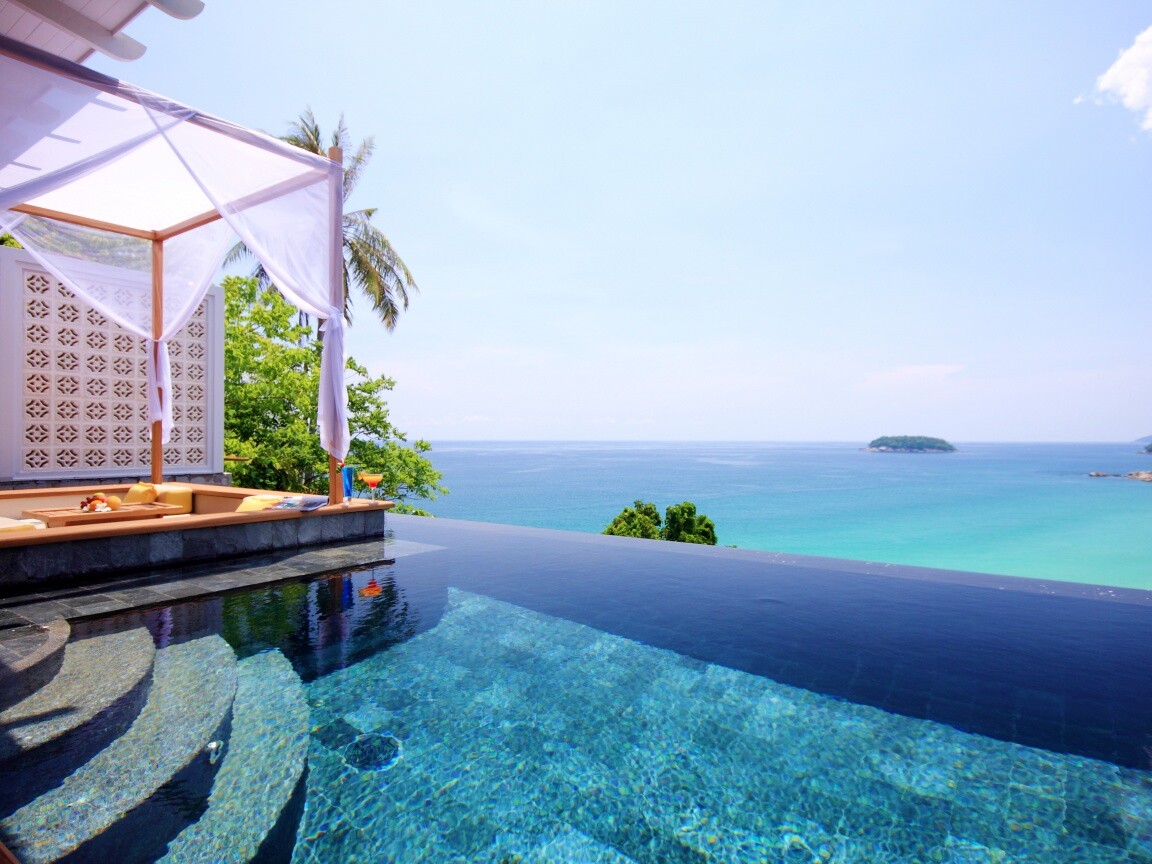 Бассейн на берегу моря обои