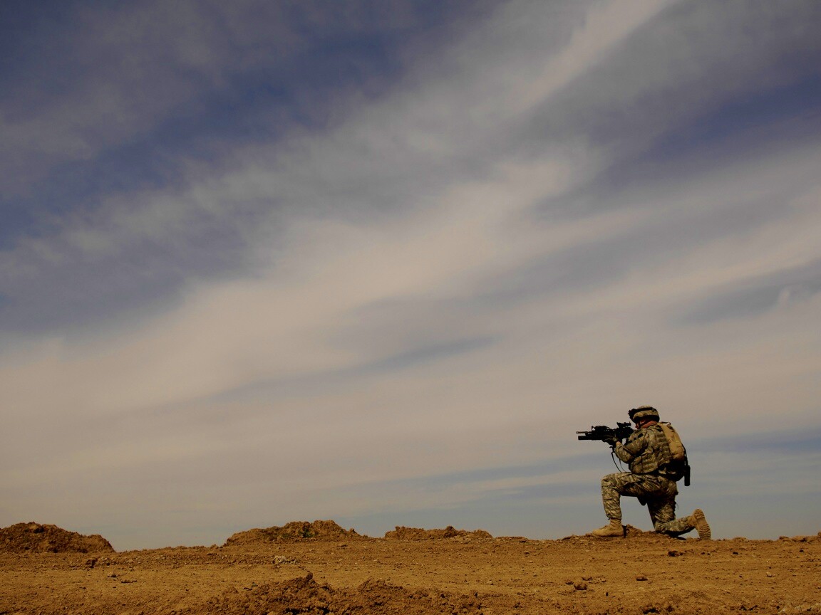 Стрельба с колена обои