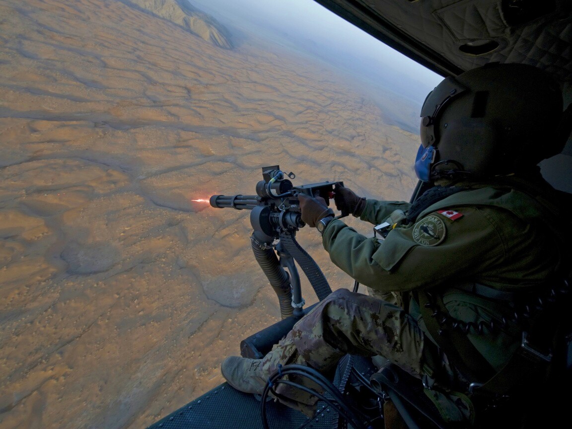 Обстрел с борта вертолета обои