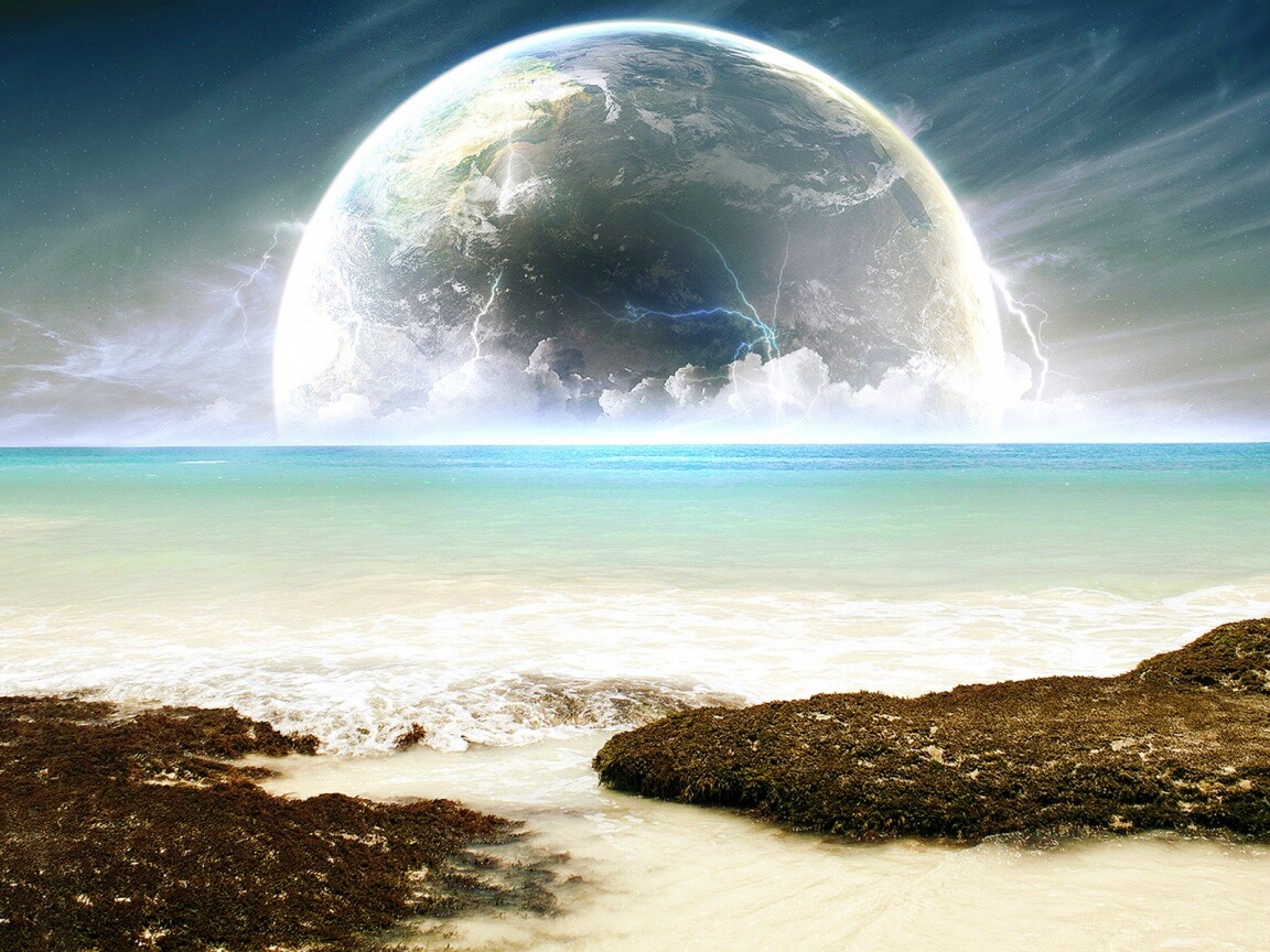 Огромная луна над океаном обои