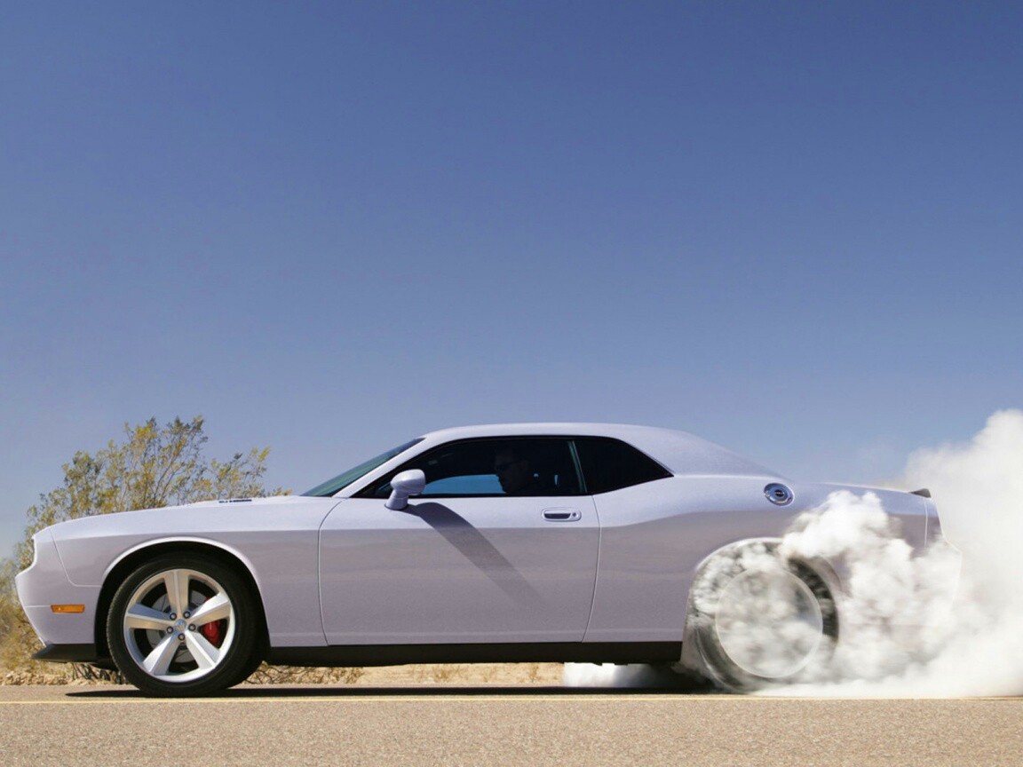 Стартующий Форд Мустанг обои