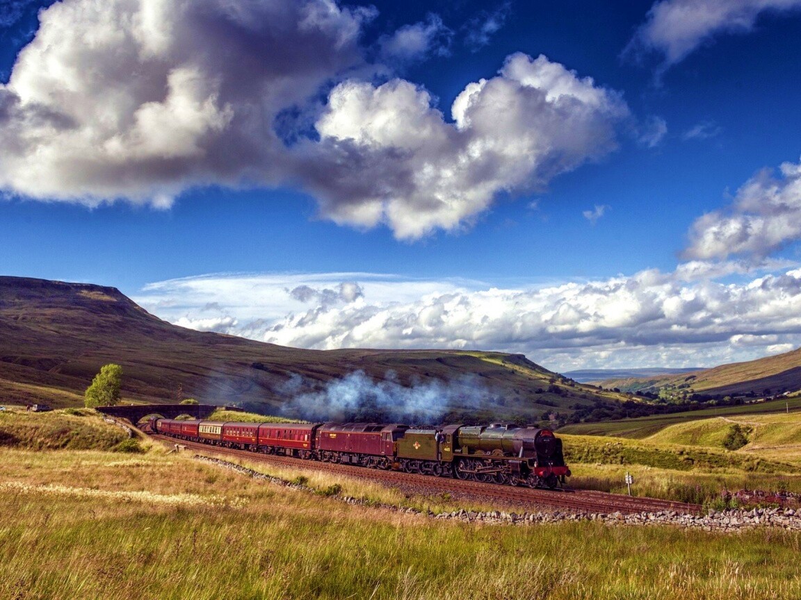Поезд в долине обои