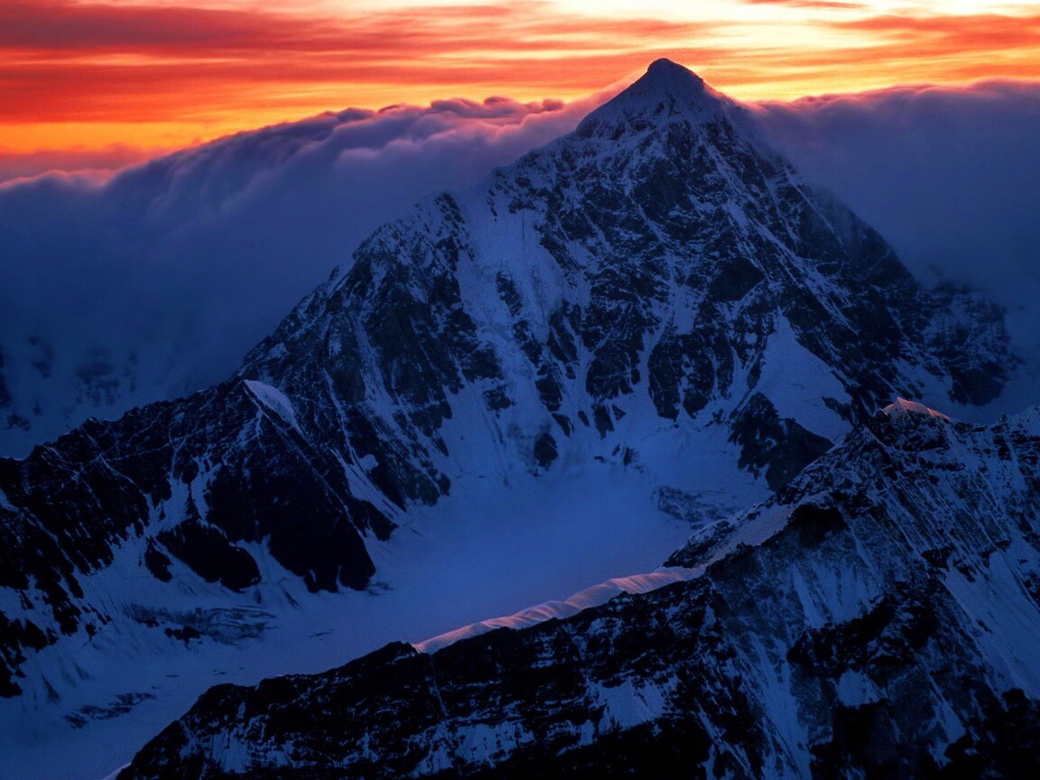 Гора на закате обои