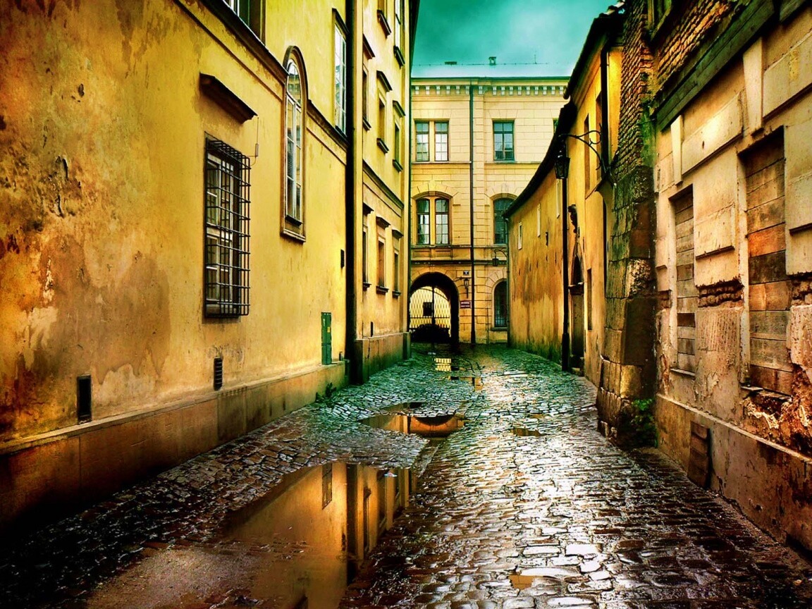 Проходной дворик обои