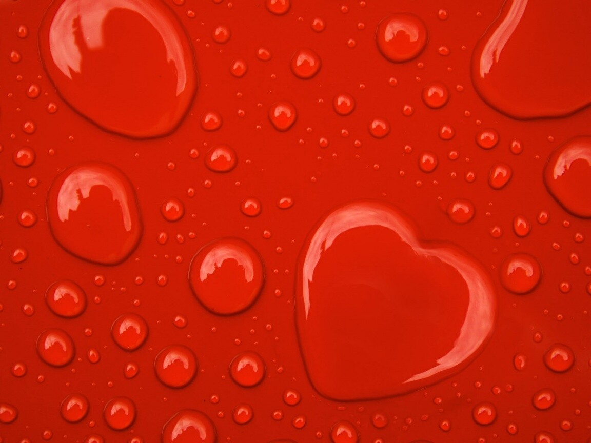 Капли на красном фоне обои
