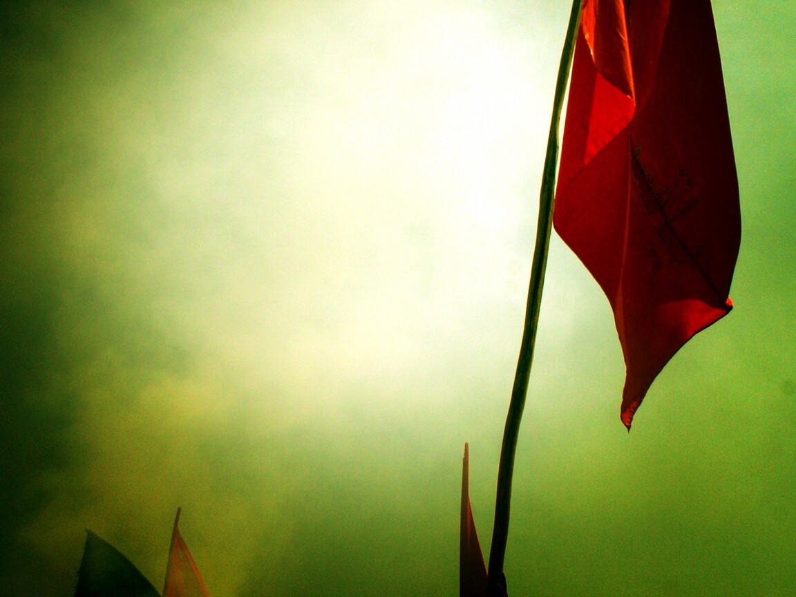 Красный флаг обои