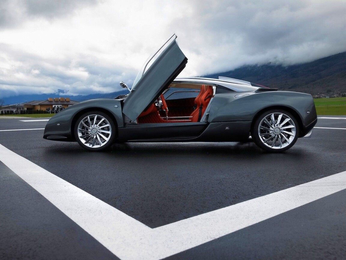 Spyker C12 на аэродроме обои