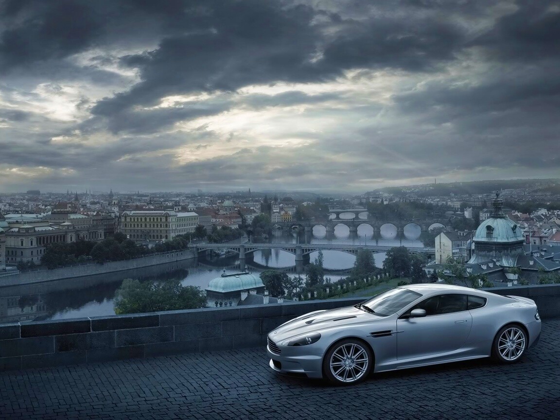 Aston Martin в городе обои