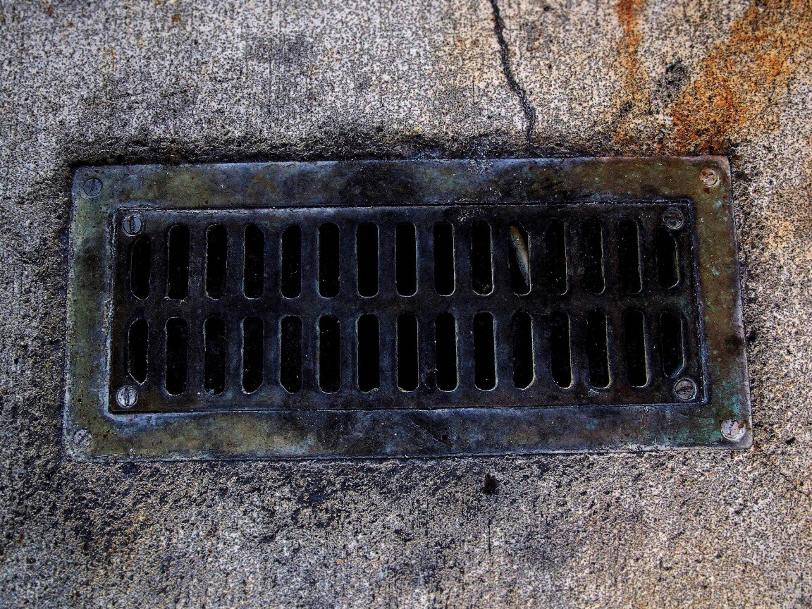 Канализационная решетка обои