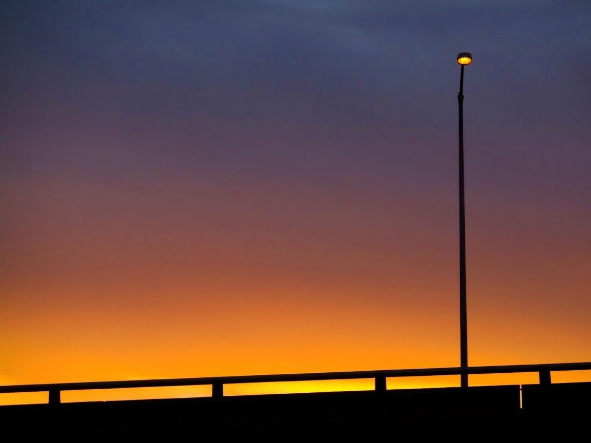 Одинокий фонарь обои