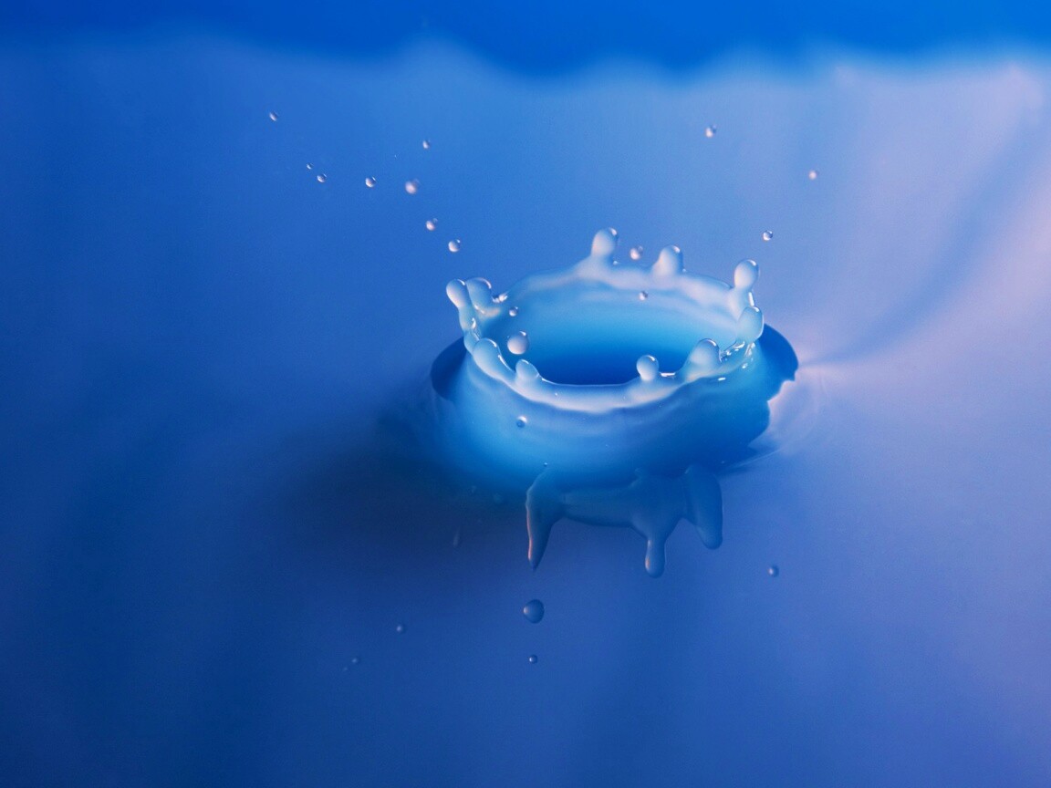 Синий всплеск воды обои