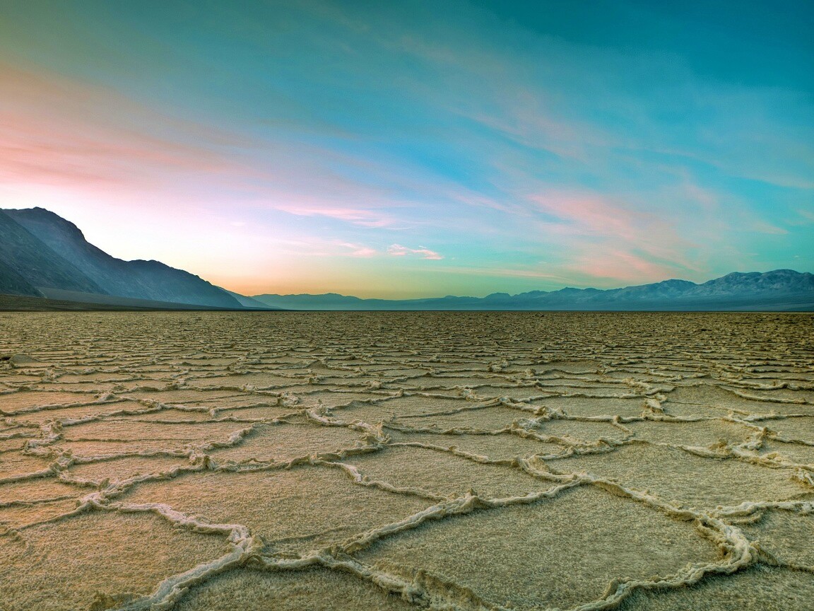 Высохшее пустынное озеро обои
