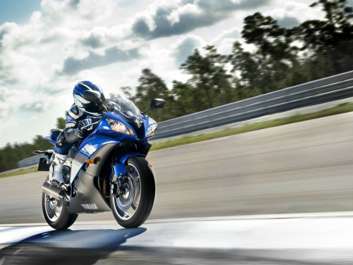 Мотоциклист на треке обои