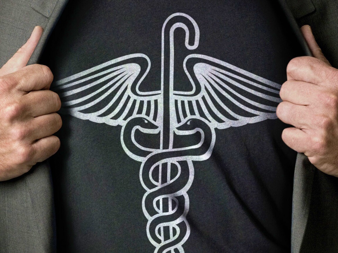 Футболка со змеями и тростью обои