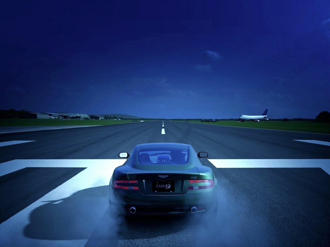 Aston на взлетной полосе обои