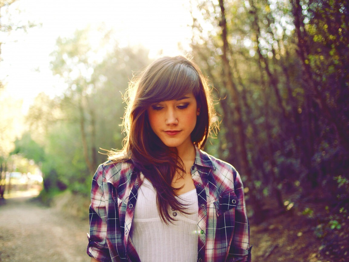 Девушка в парке обои