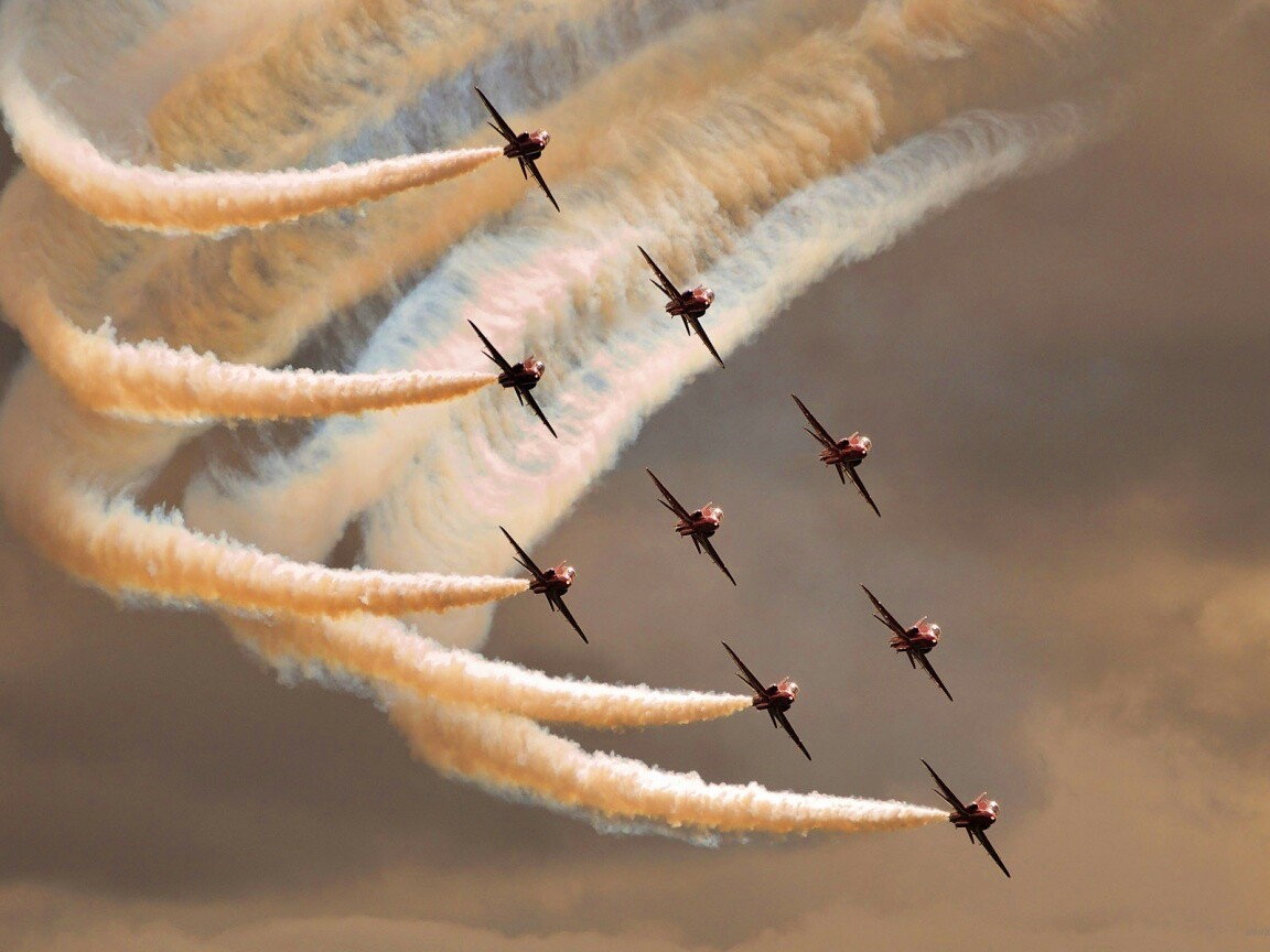 Красивая эскадра самолетов на авиашоу обои