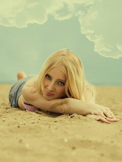 Девушка на пляже обои