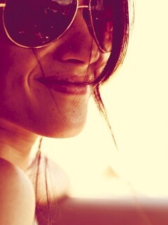 Девушка в очках обои