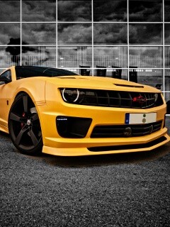 Желтый монстр обои