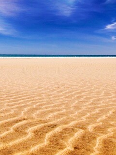 Пустыня на фоне моря обои