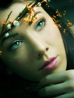 Девушка в венке обои