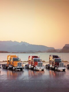 Тягачи на фоне озера обои