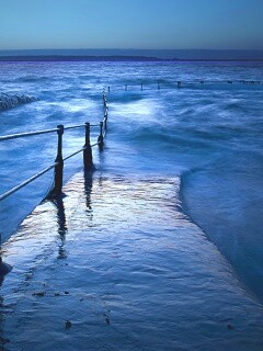 Пирс уходящий в море обои