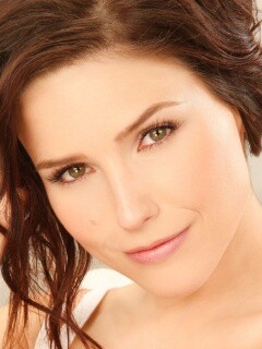 Симпотичная шатенка обои