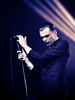 Тео Хатчкрафт на сцене обои